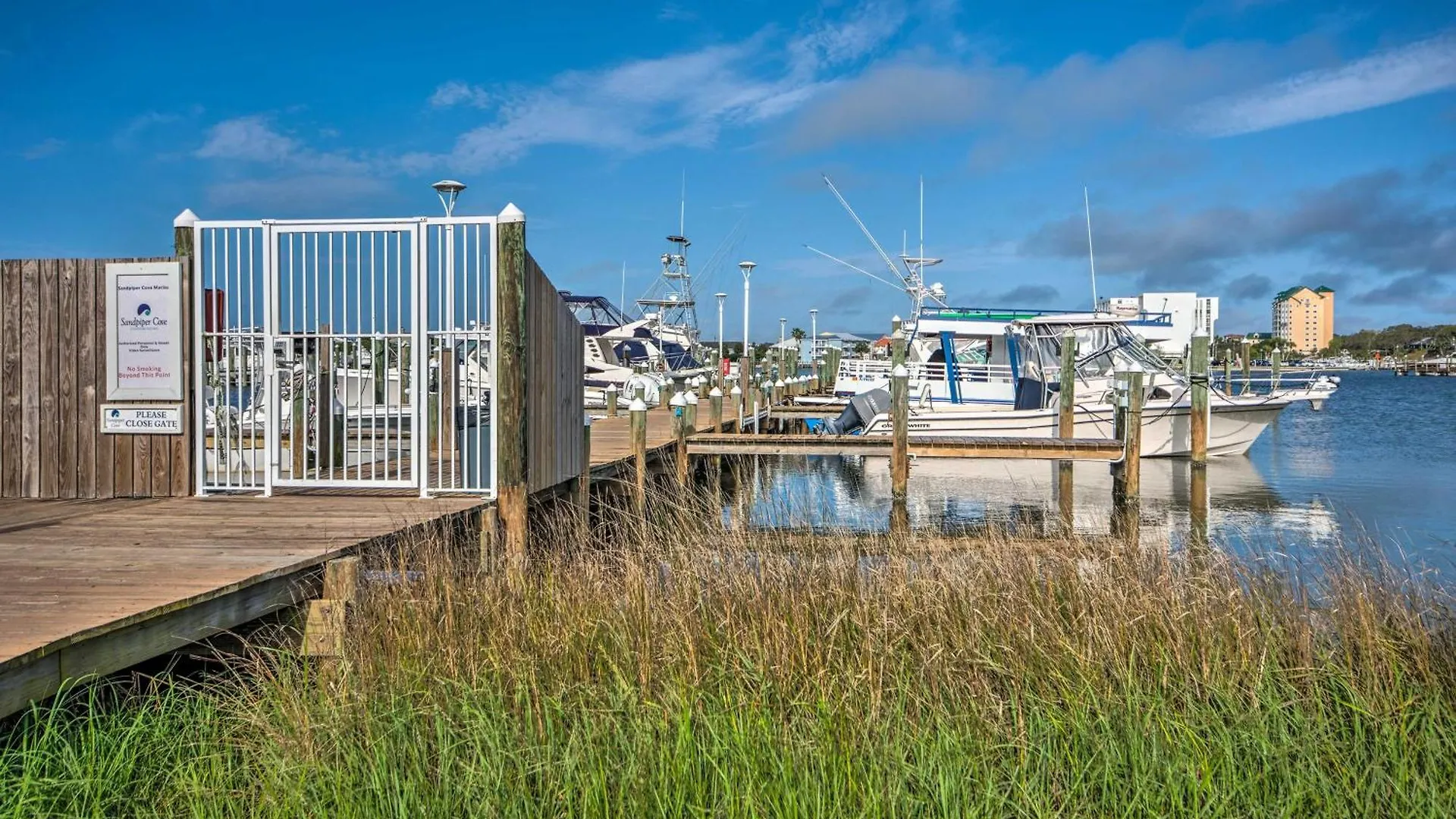 Destin Condo With Community Pools And Beach Access!