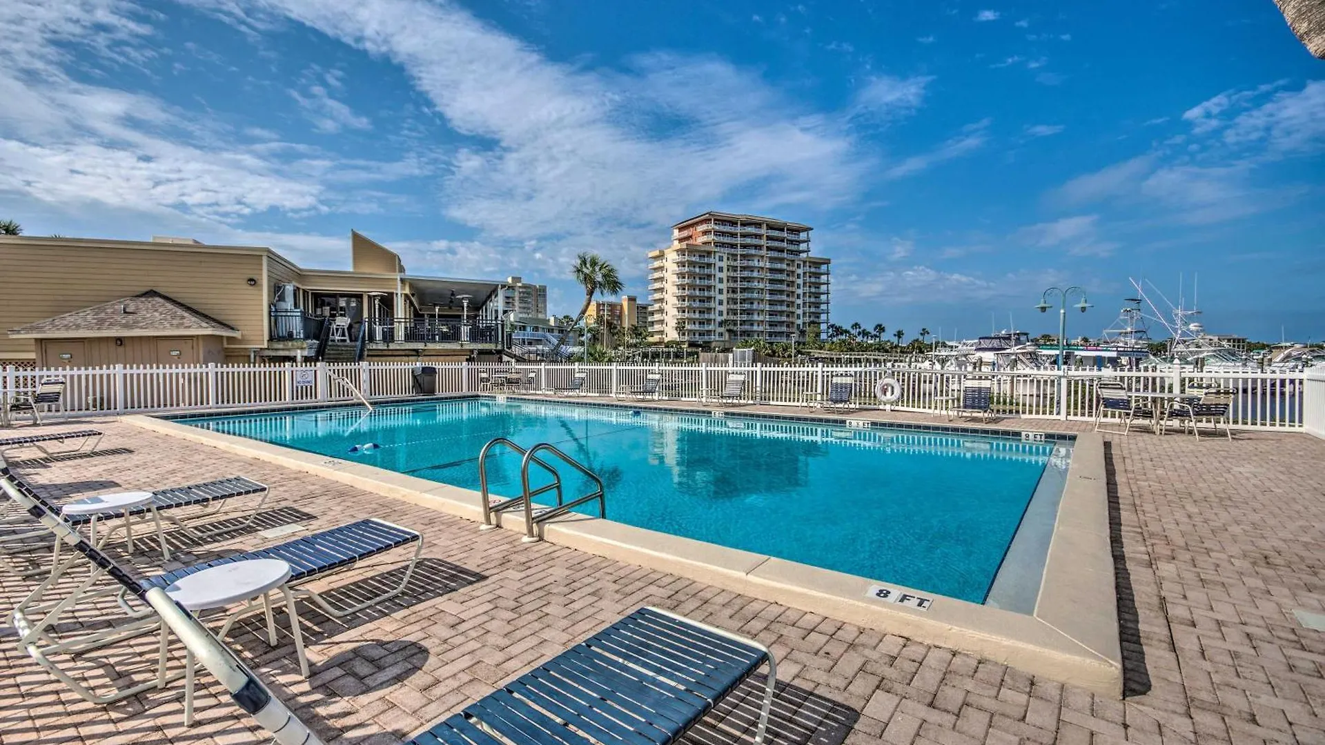 Destin Condo With Community Pools And Beach Access!