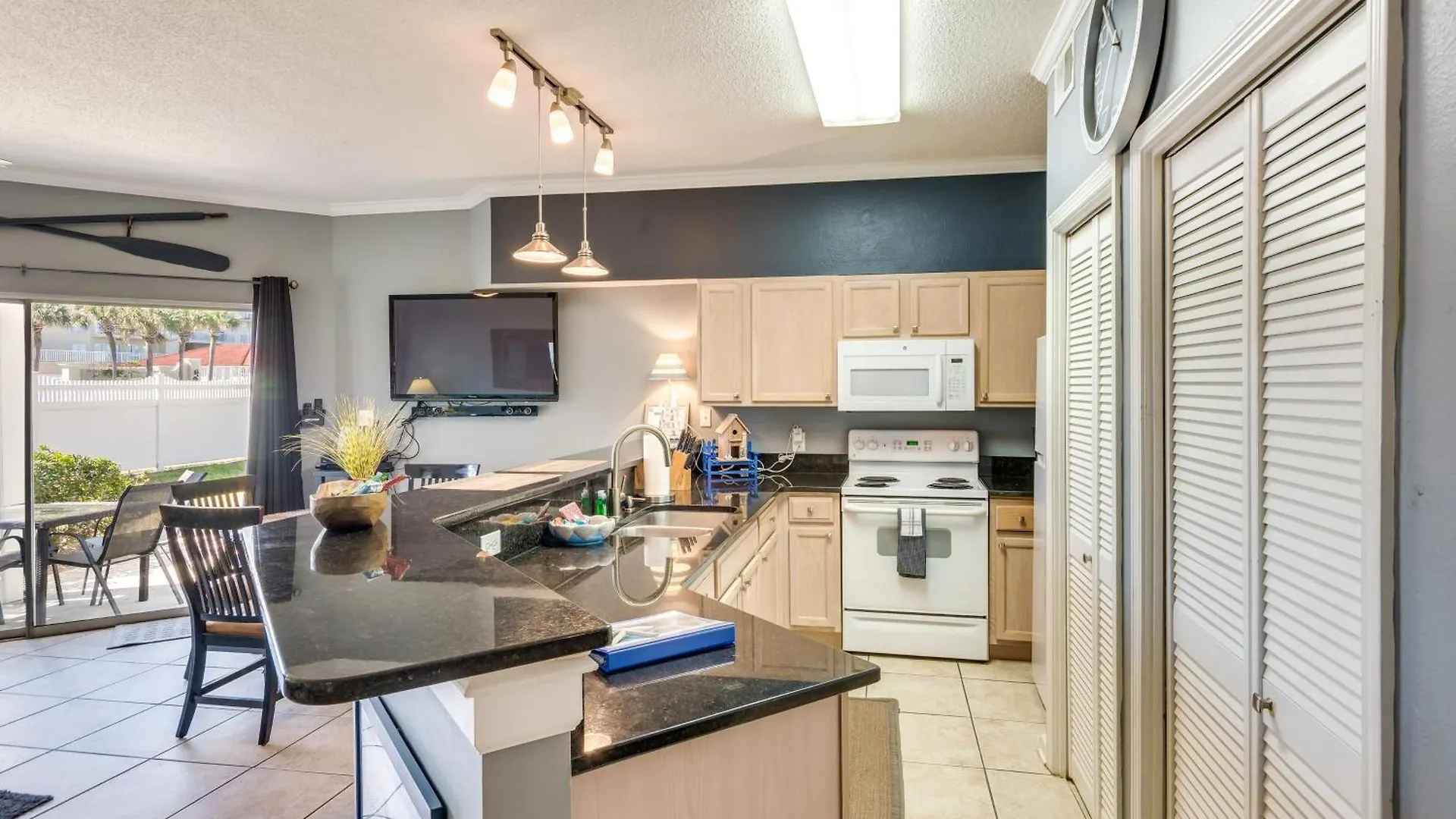 Apartment Destin Condo With Community Pools And Beach Access!